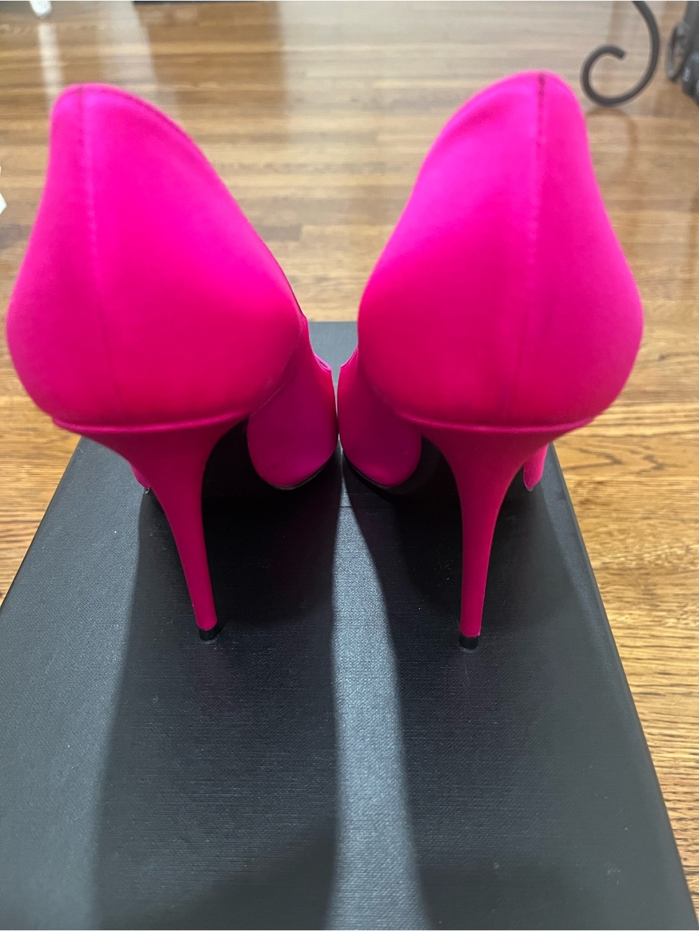 Saint Laurent Satin Hot Pink Pointed-Toe Pumps size 8 - Picture 4 of 5